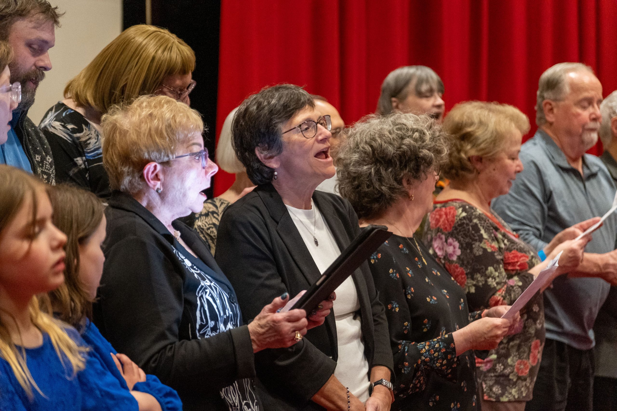 Support vibrant worship through our choirs and Shabbos Klezmorim band